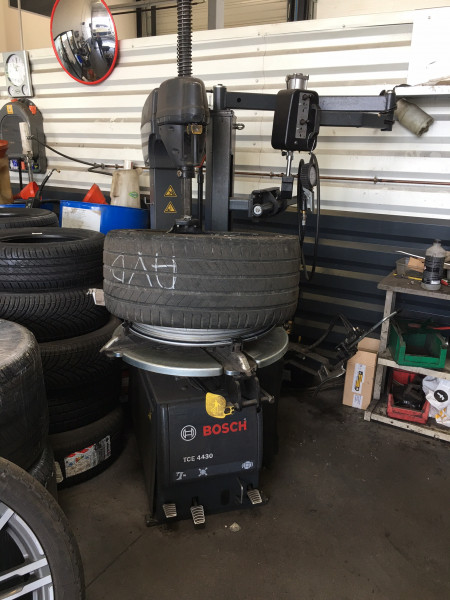 réparations et l'entretien de pneus de vos véhicules Renault à Moirans
